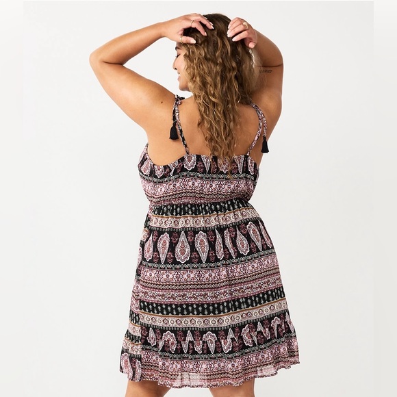 NWT Juniors' Live To Be Spoiled Tassel Tie Shoulder Skater Dress Size 1X - Picture 2 of 6